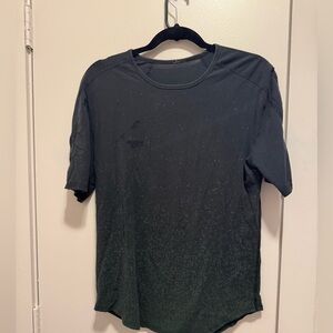 Lululemon Men’s Small Metal Vent Shirt - Black/Green *slight small stain*